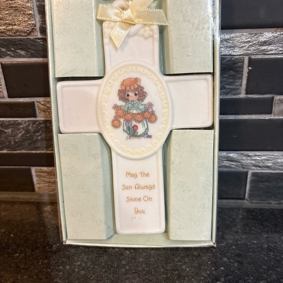 Precious Moments White and Cream Cross with Gold Accents - Picture 1 of 5